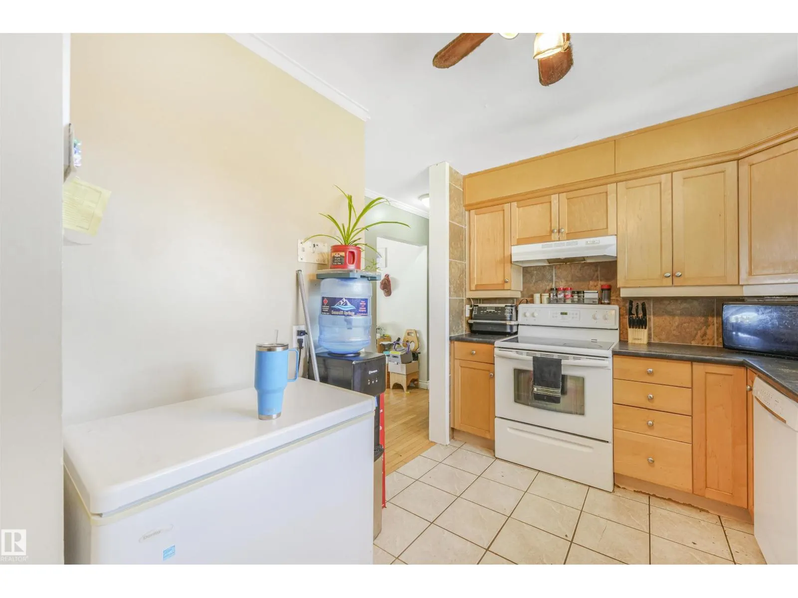15511 95 AV NW NW