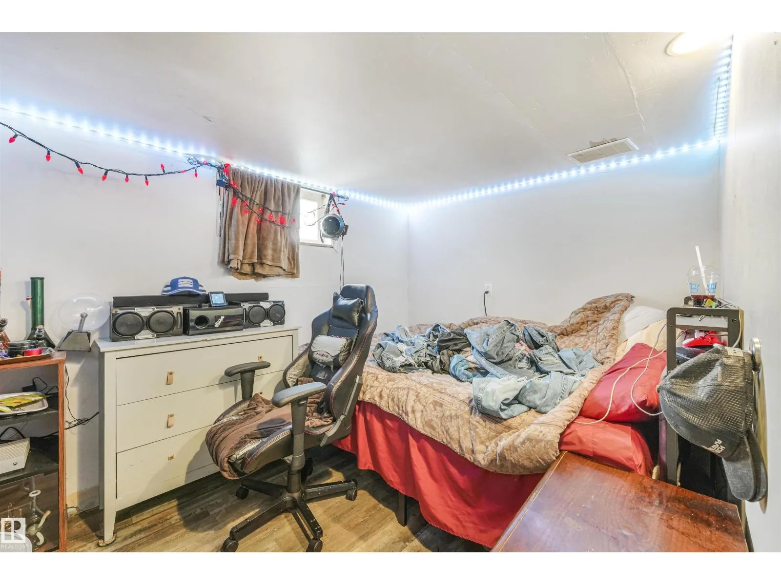 15511 95 AV NW NW
