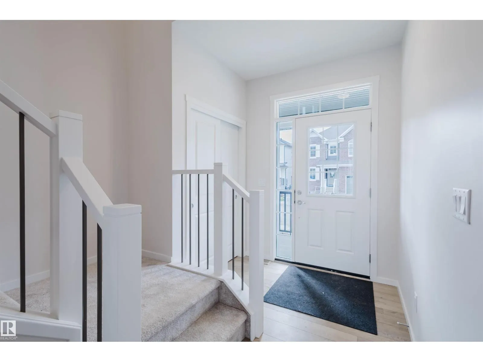 2103 209 ST NW