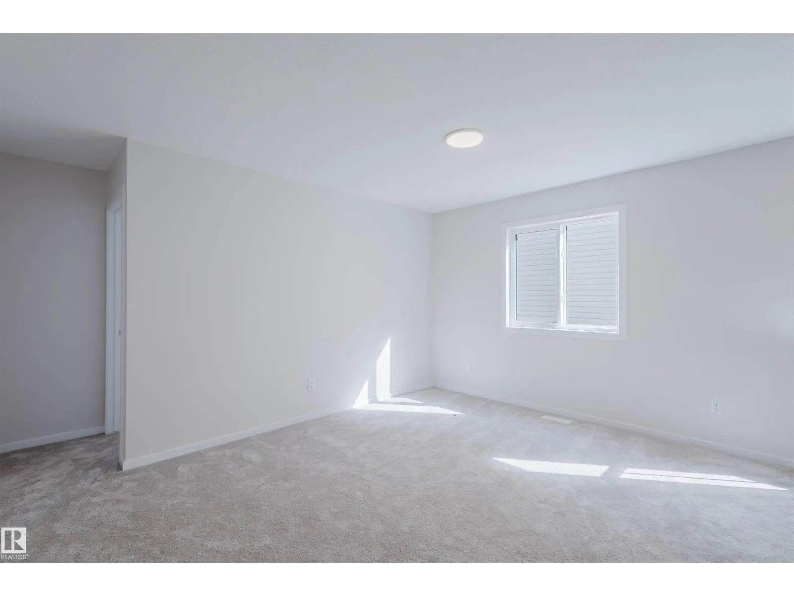 2103 209 ST NW