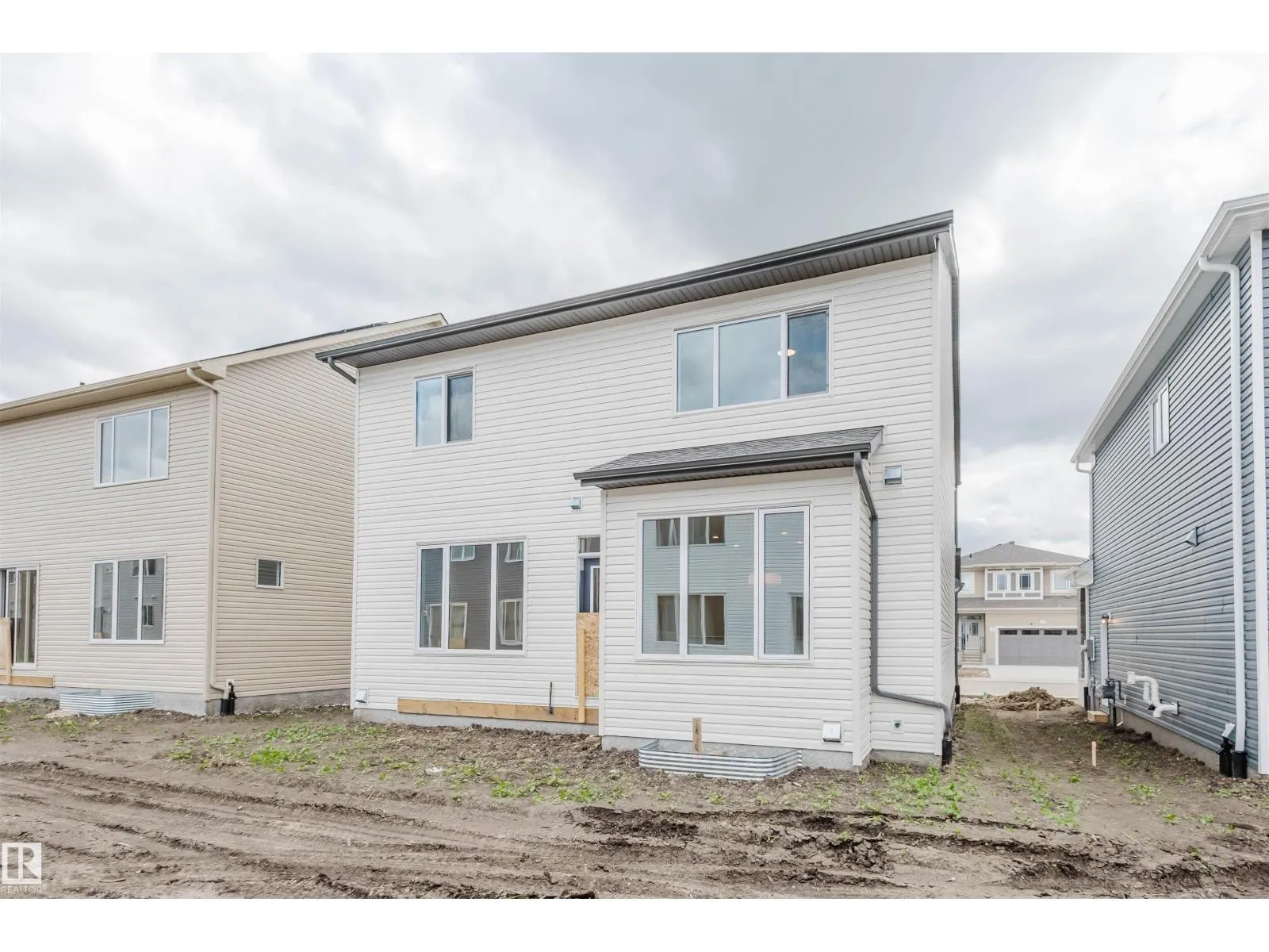 2103 209 ST NW
