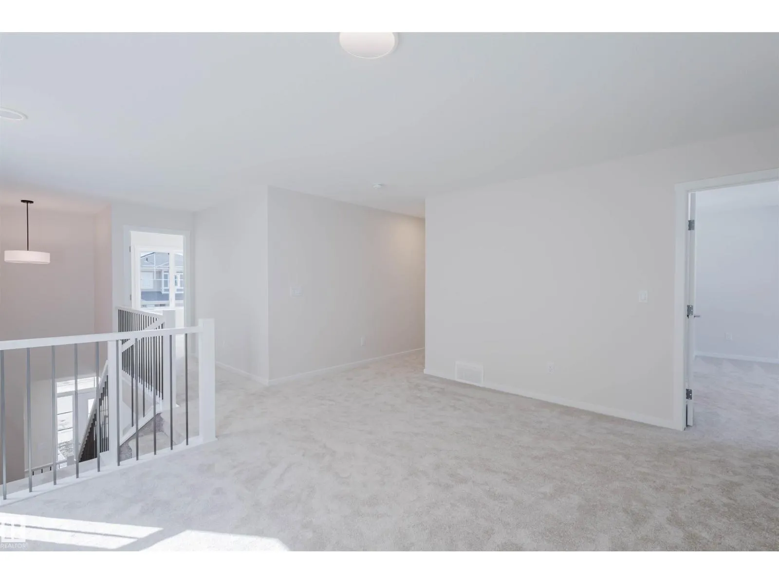 2103 209 ST NW