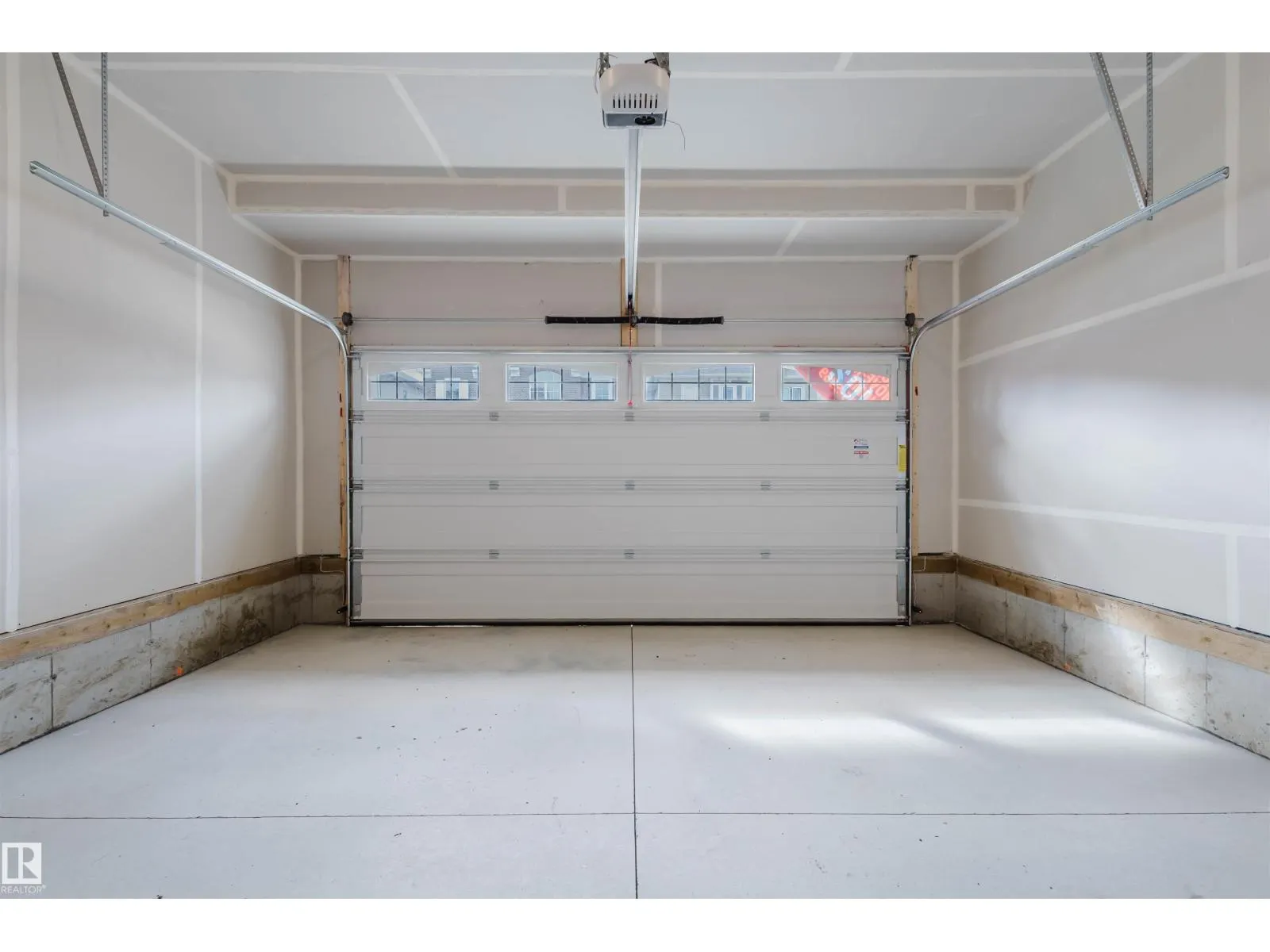 2103 209 ST NW