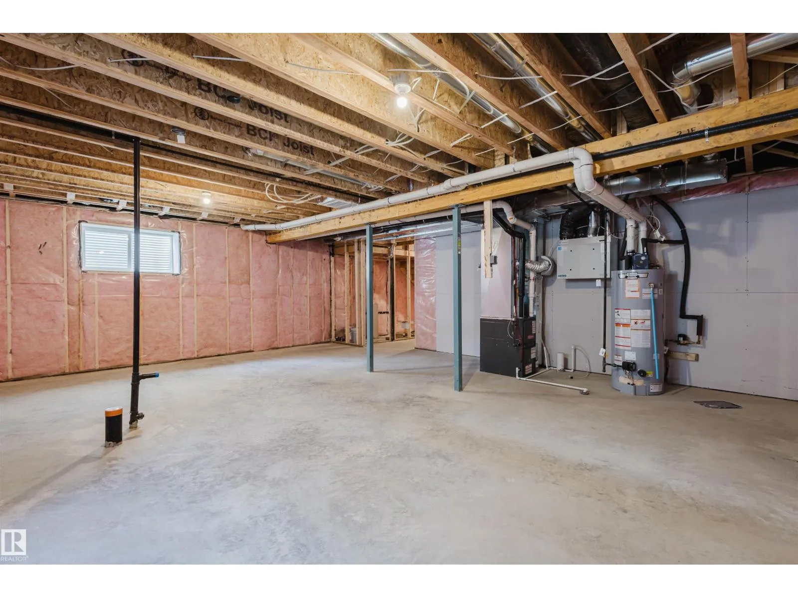 2103 209 ST NW