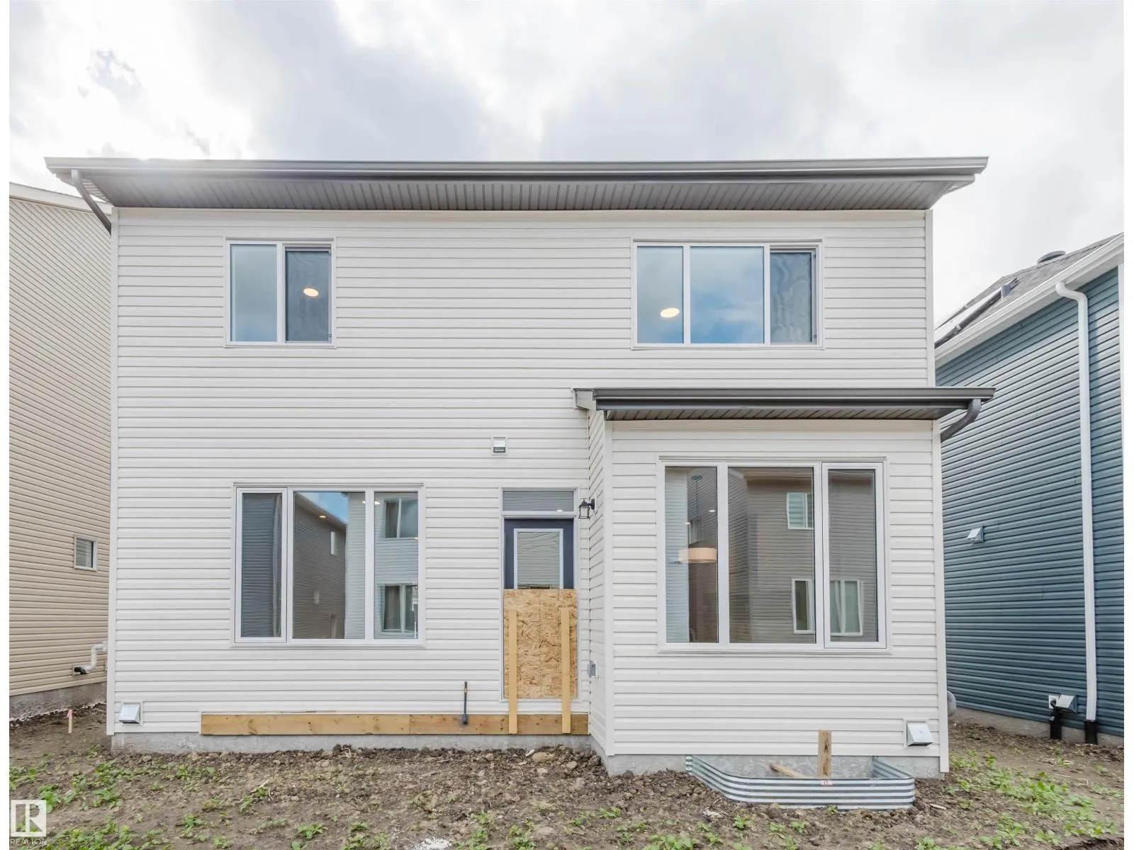 2103 209 ST NW