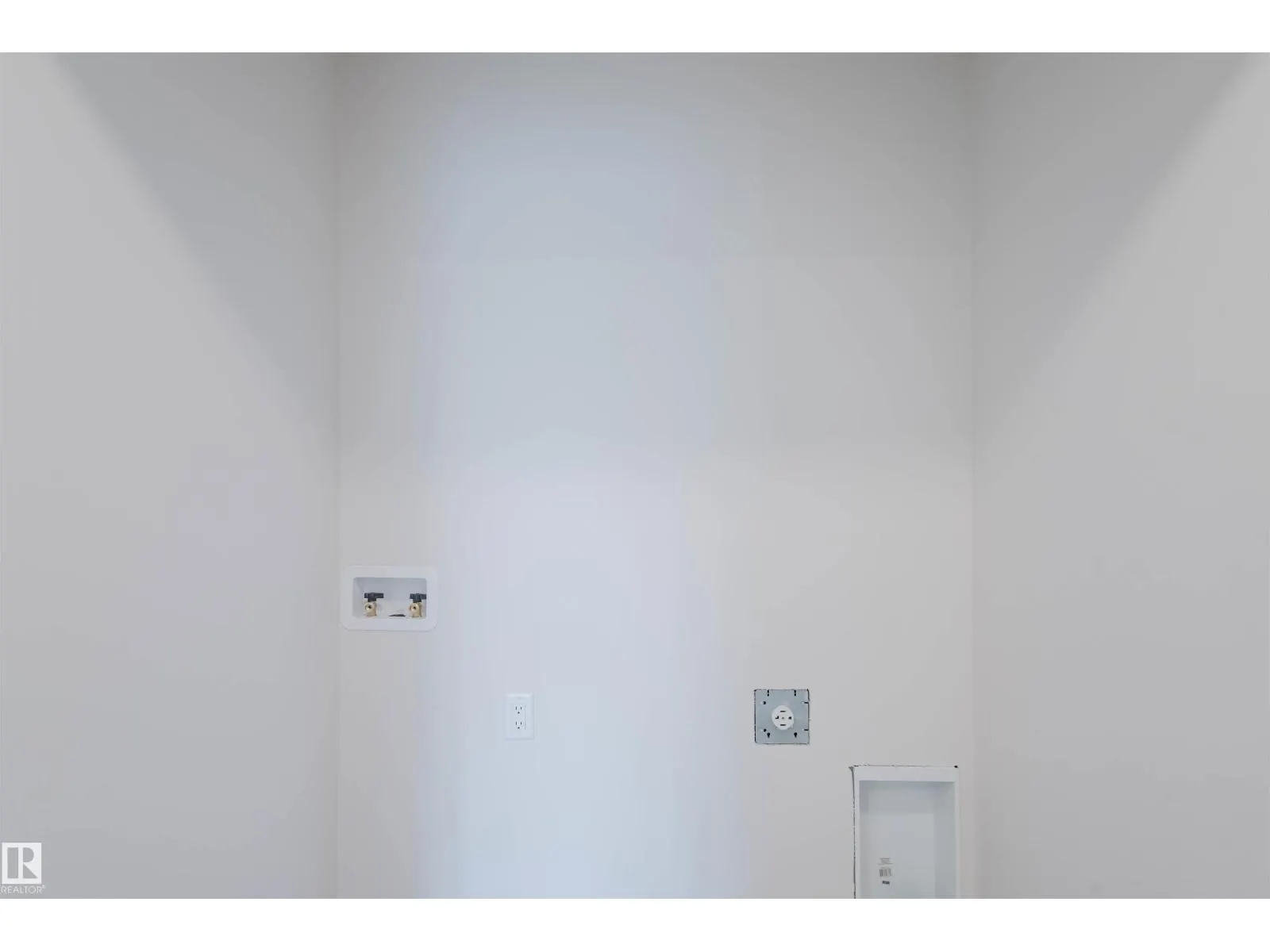 2103 209 ST NW