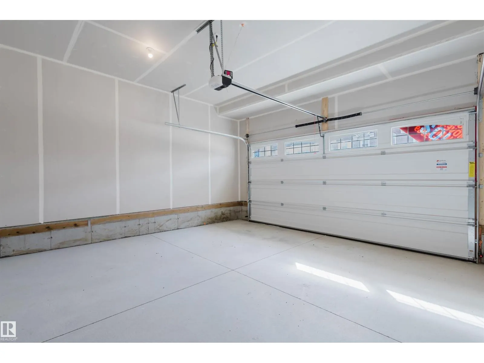 2103 209 ST NW
