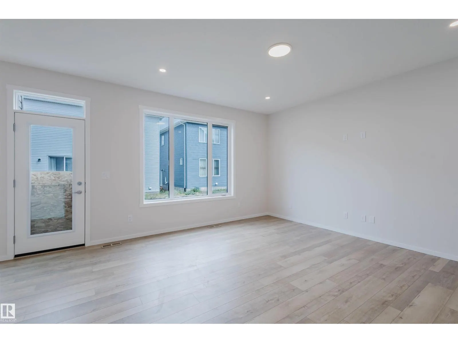 2103 209 ST NW