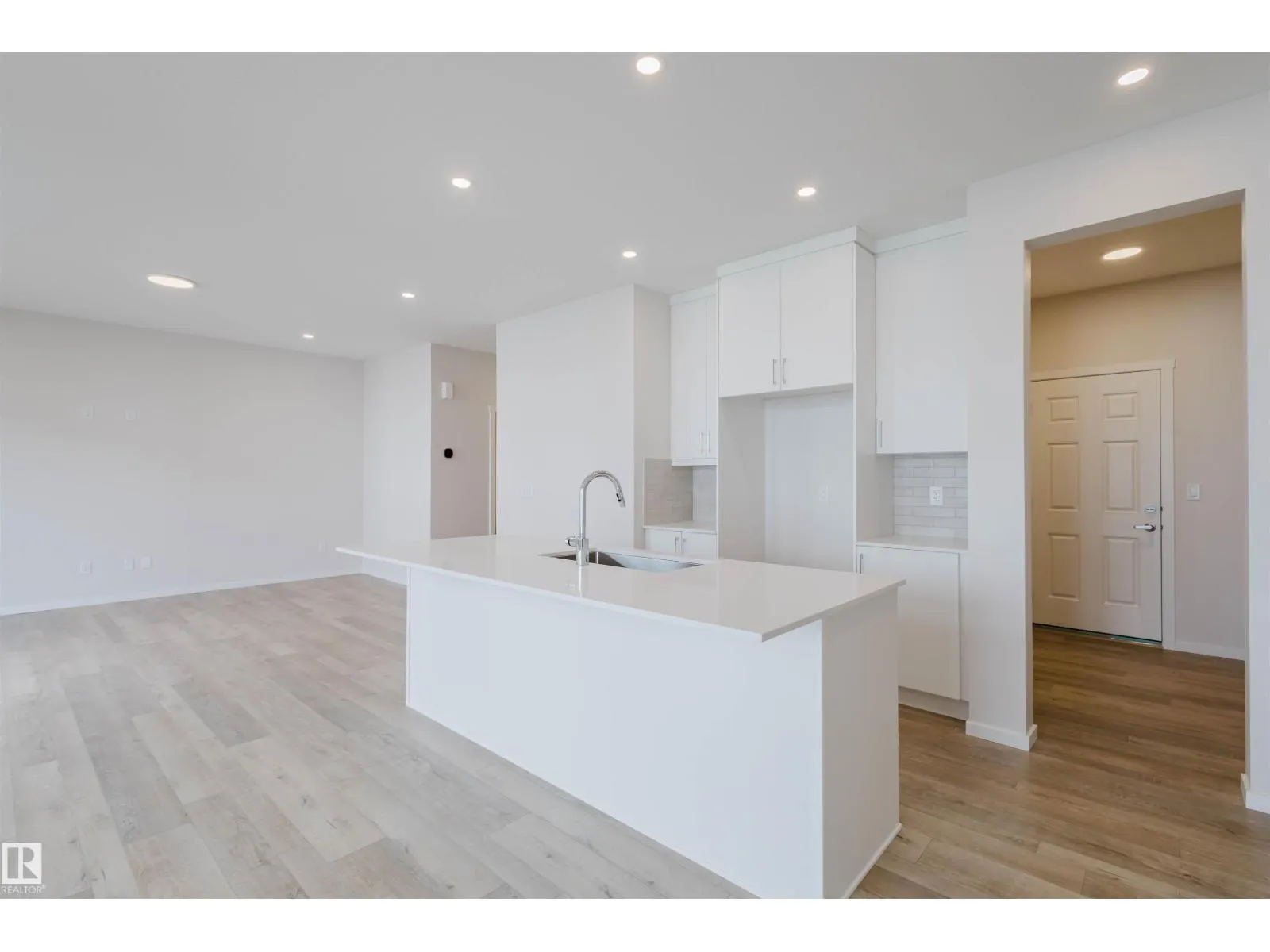 2103 209 ST NW