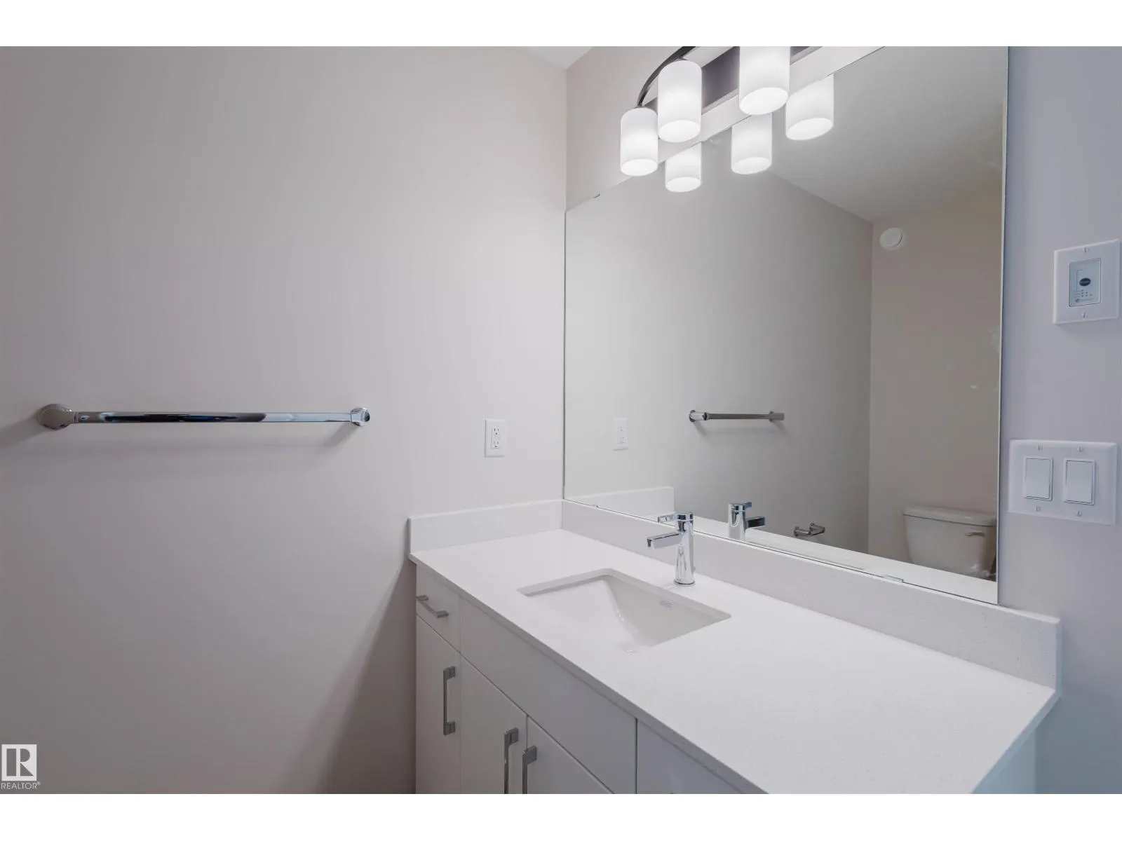 2103 209 ST NW