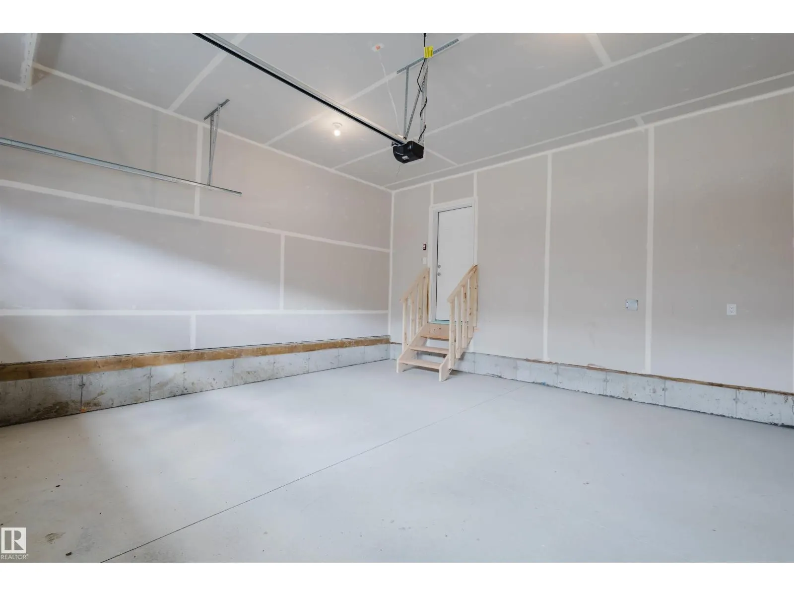 2103 209 ST NW