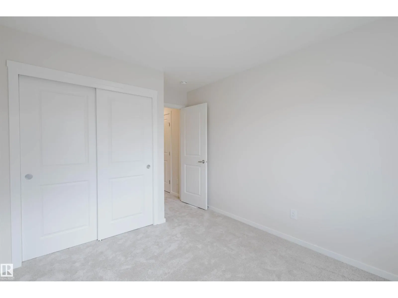 2103 209 ST NW