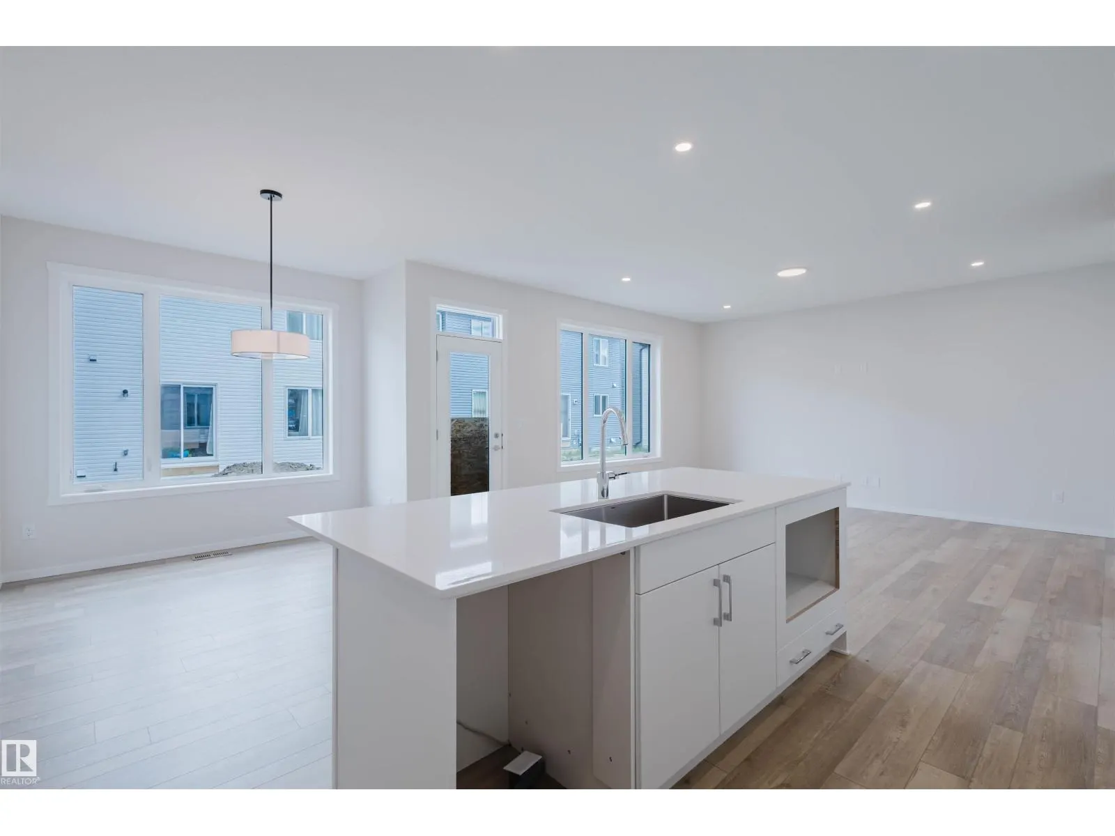 2103 209 ST NW