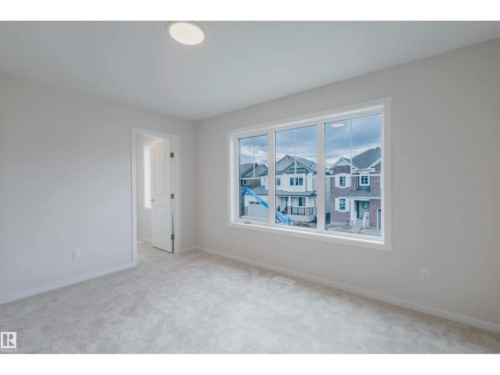 2103 209 ST NW
