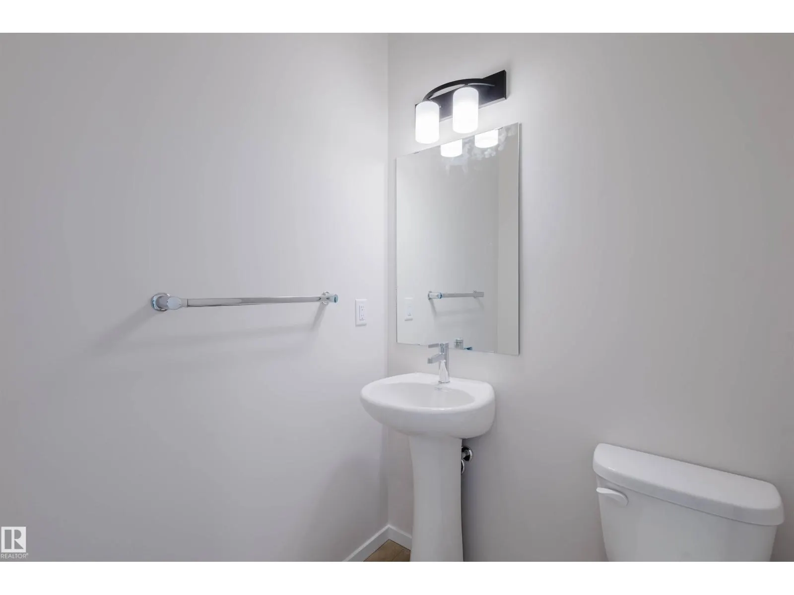2103 209 ST NW