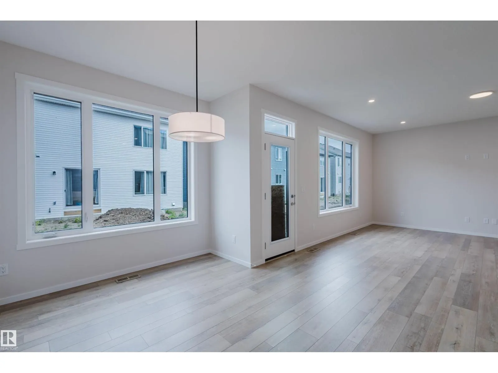 2103 209 ST NW