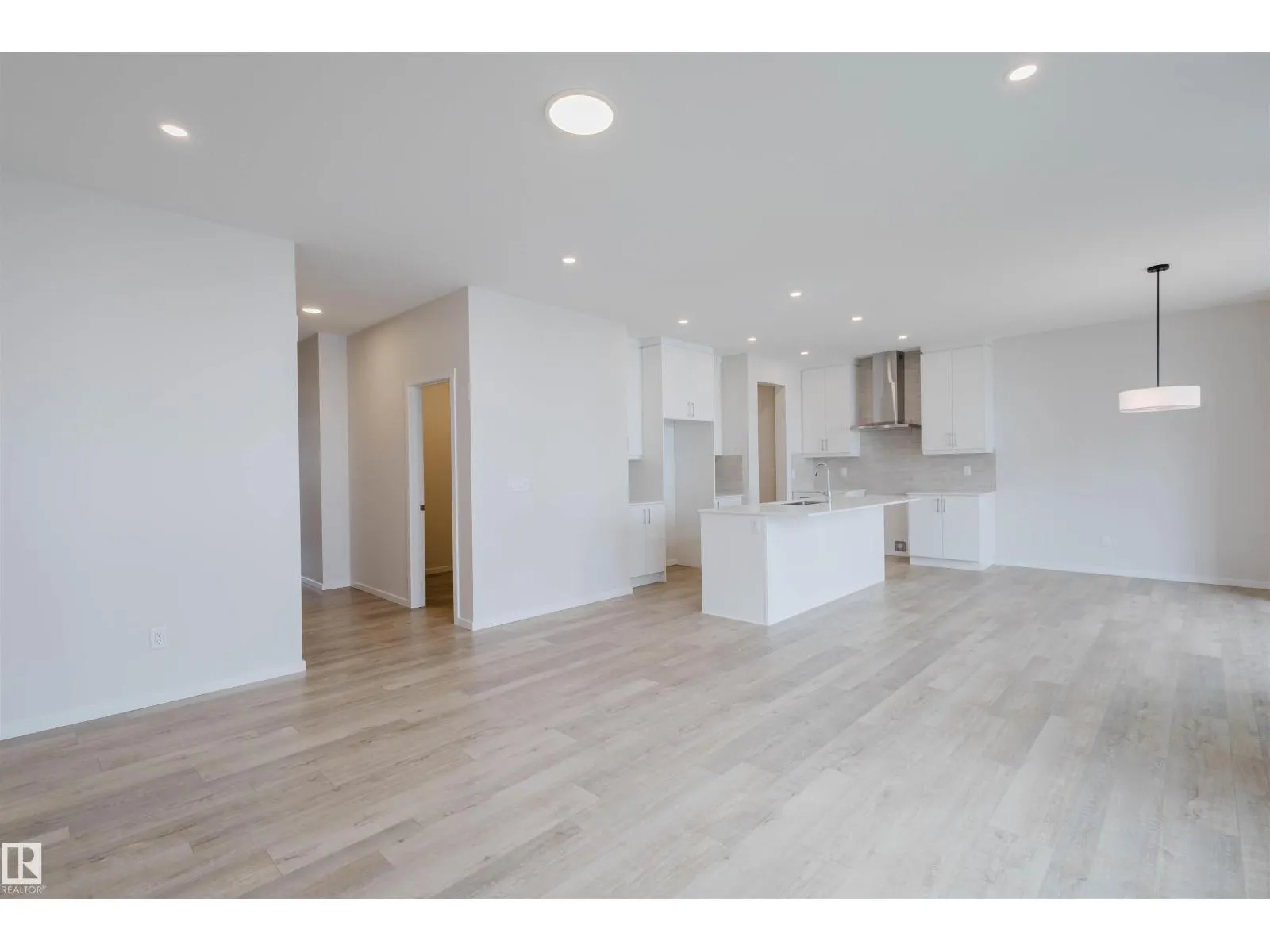 2103 209 ST NW