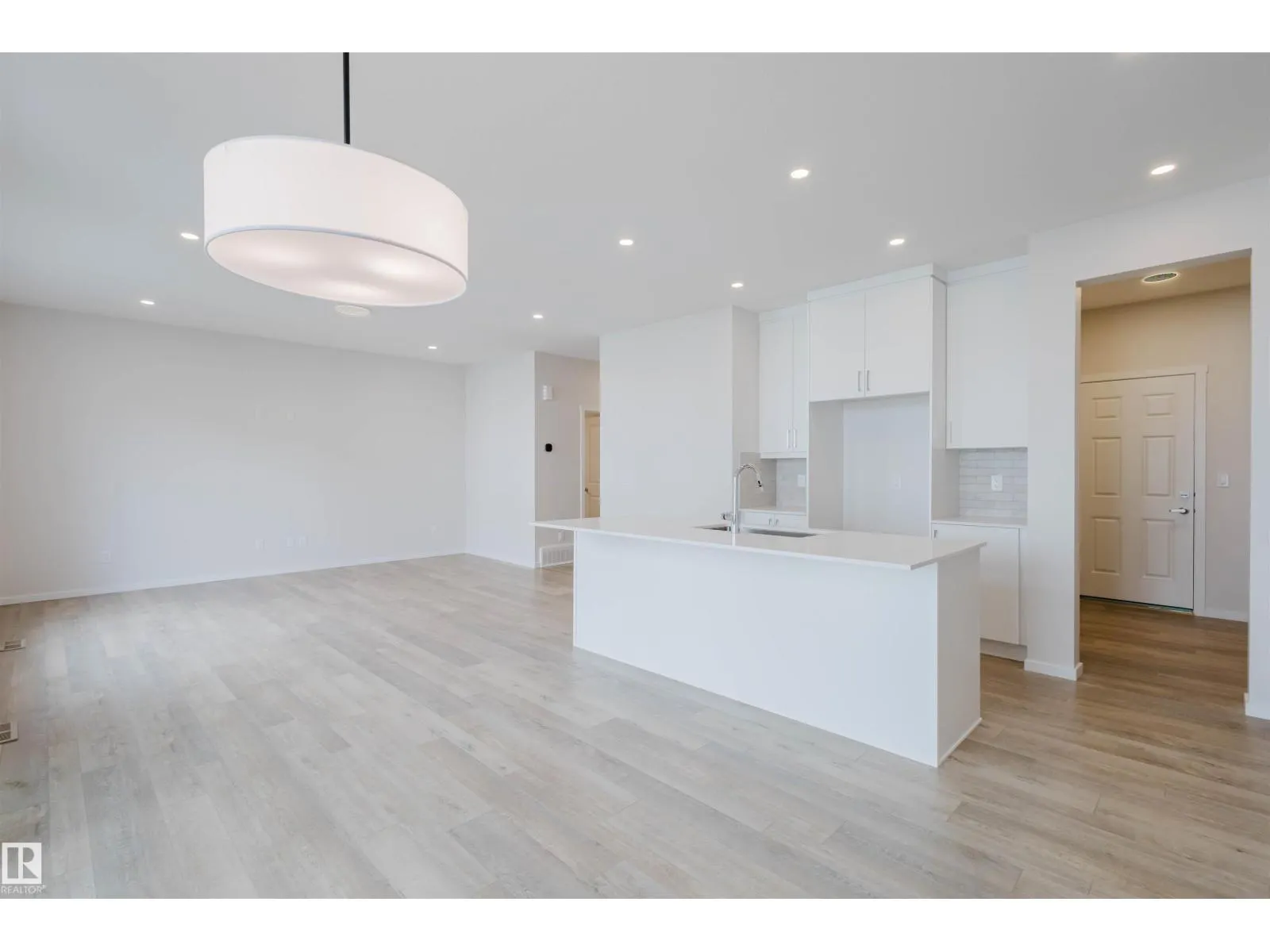 2103 209 ST NW