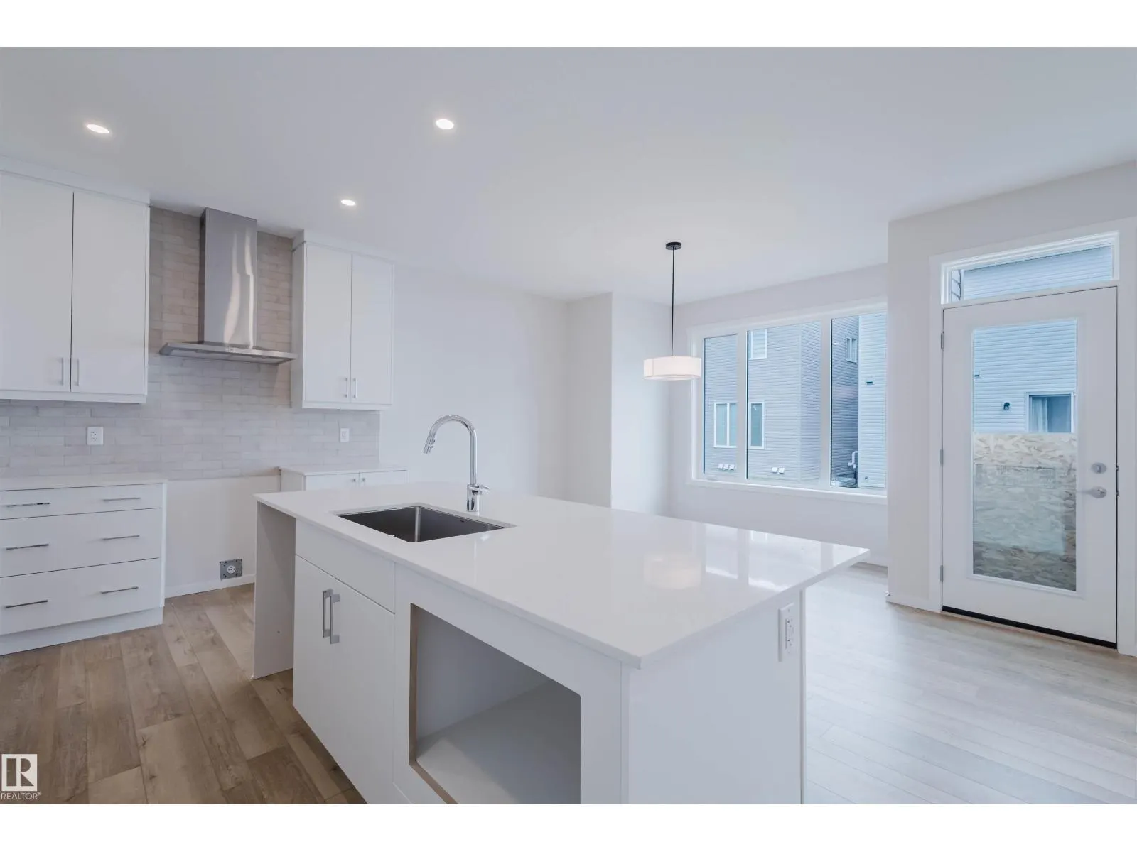 2103 209 ST NW