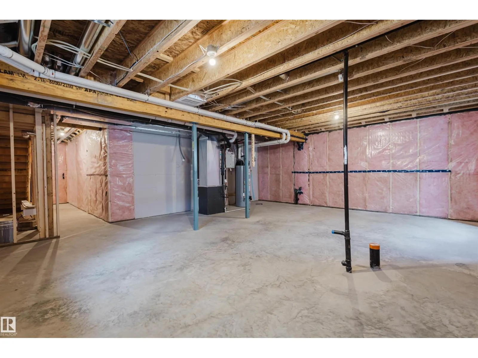 2103 209 ST NW