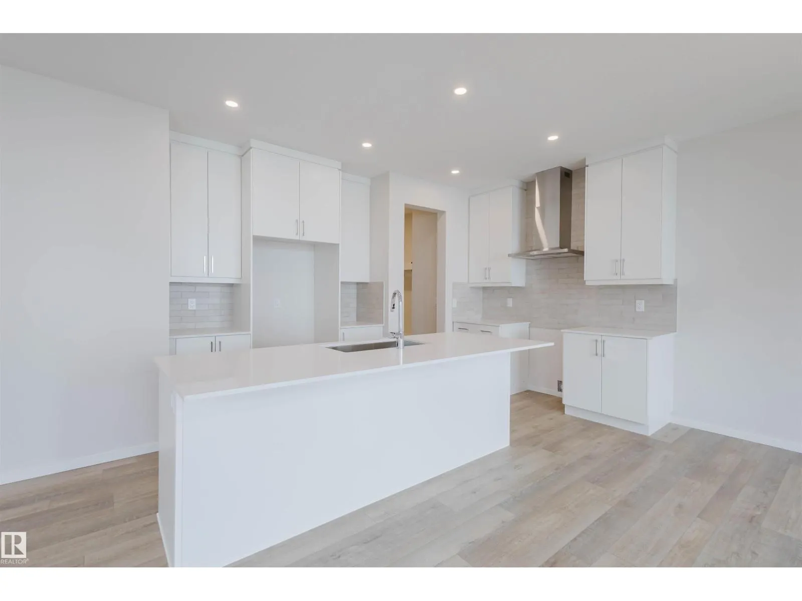 2103 209 ST NW