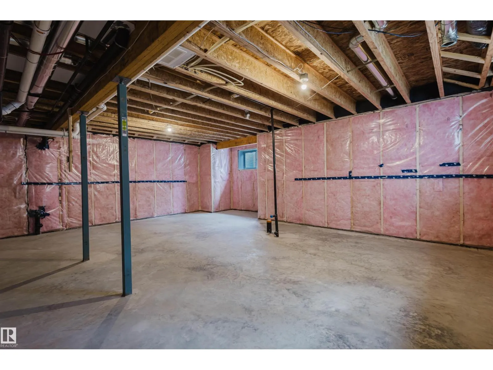 2103 209 ST NW