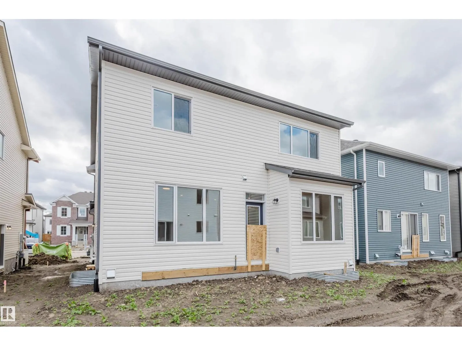 2103 209 ST NW