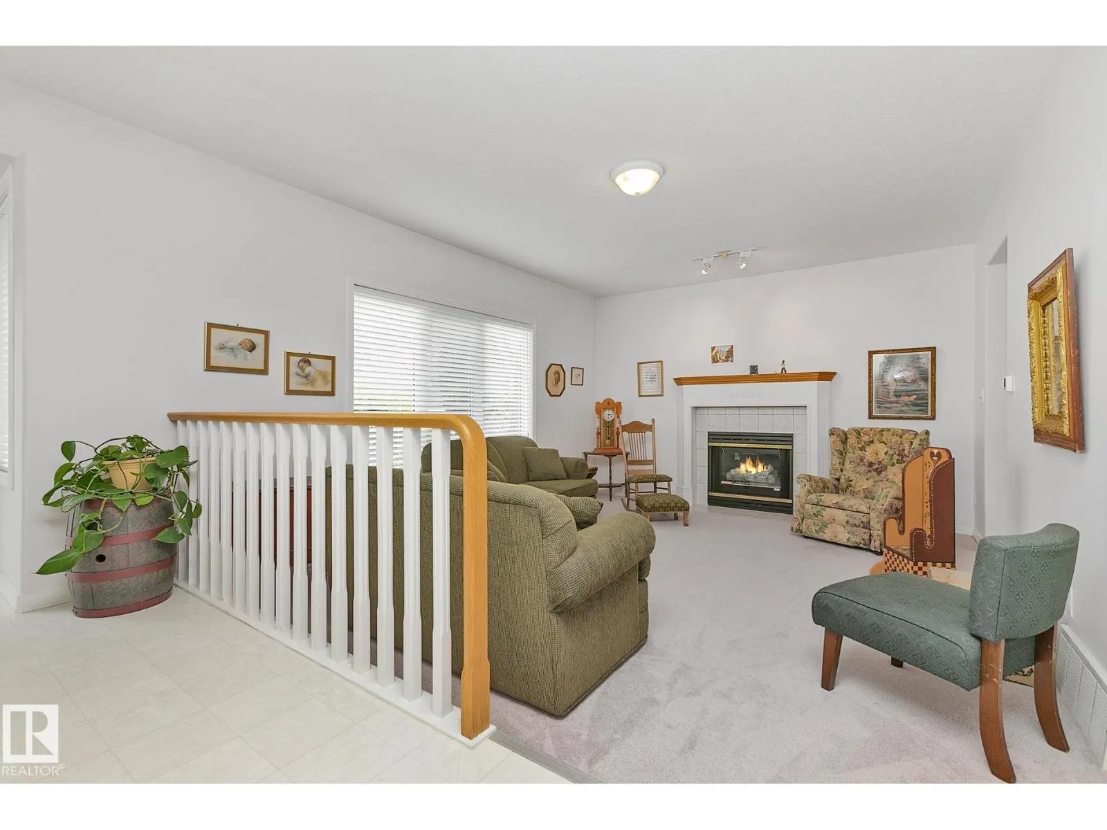 350 LILAC LN