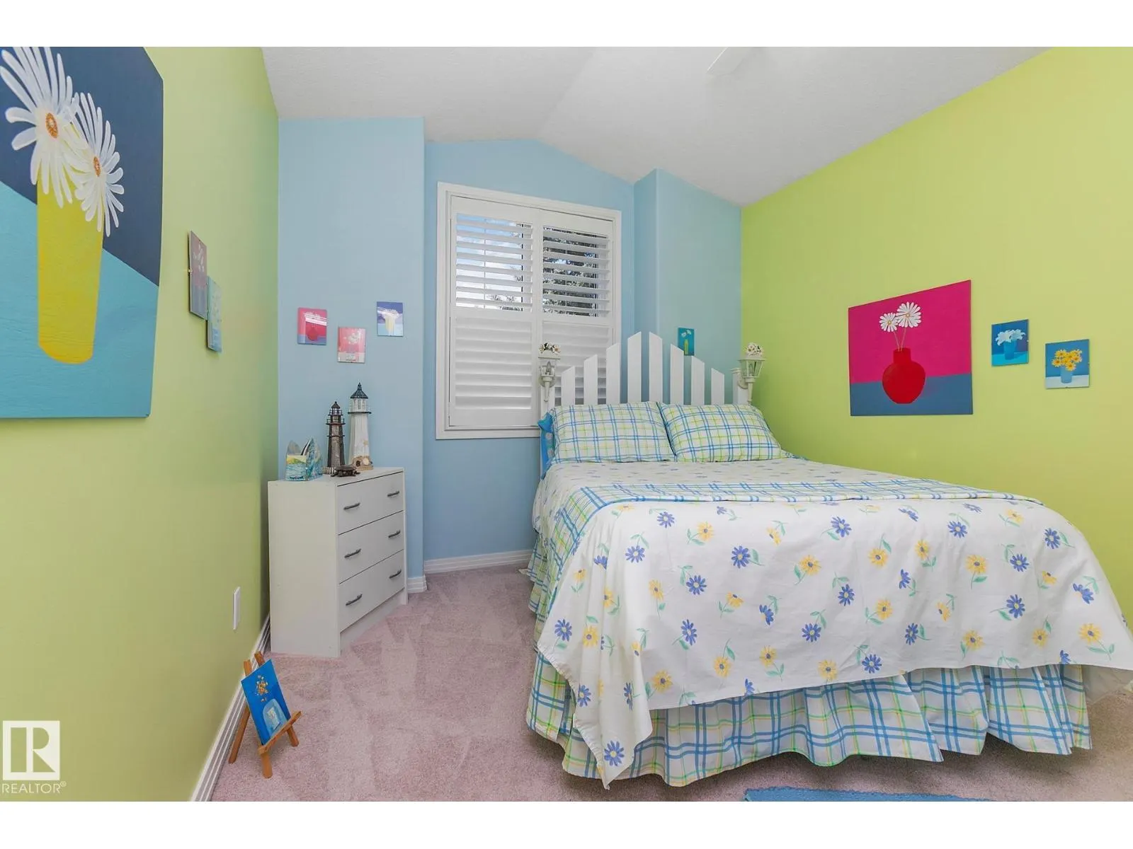 350 LILAC LN