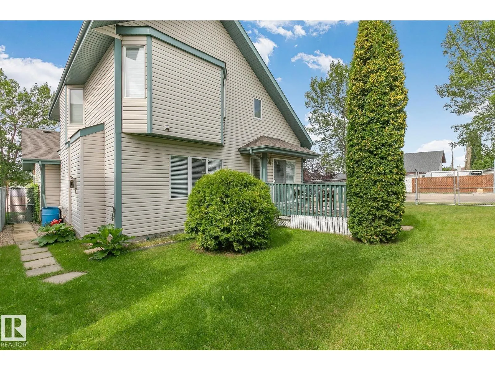 350 LILAC LN