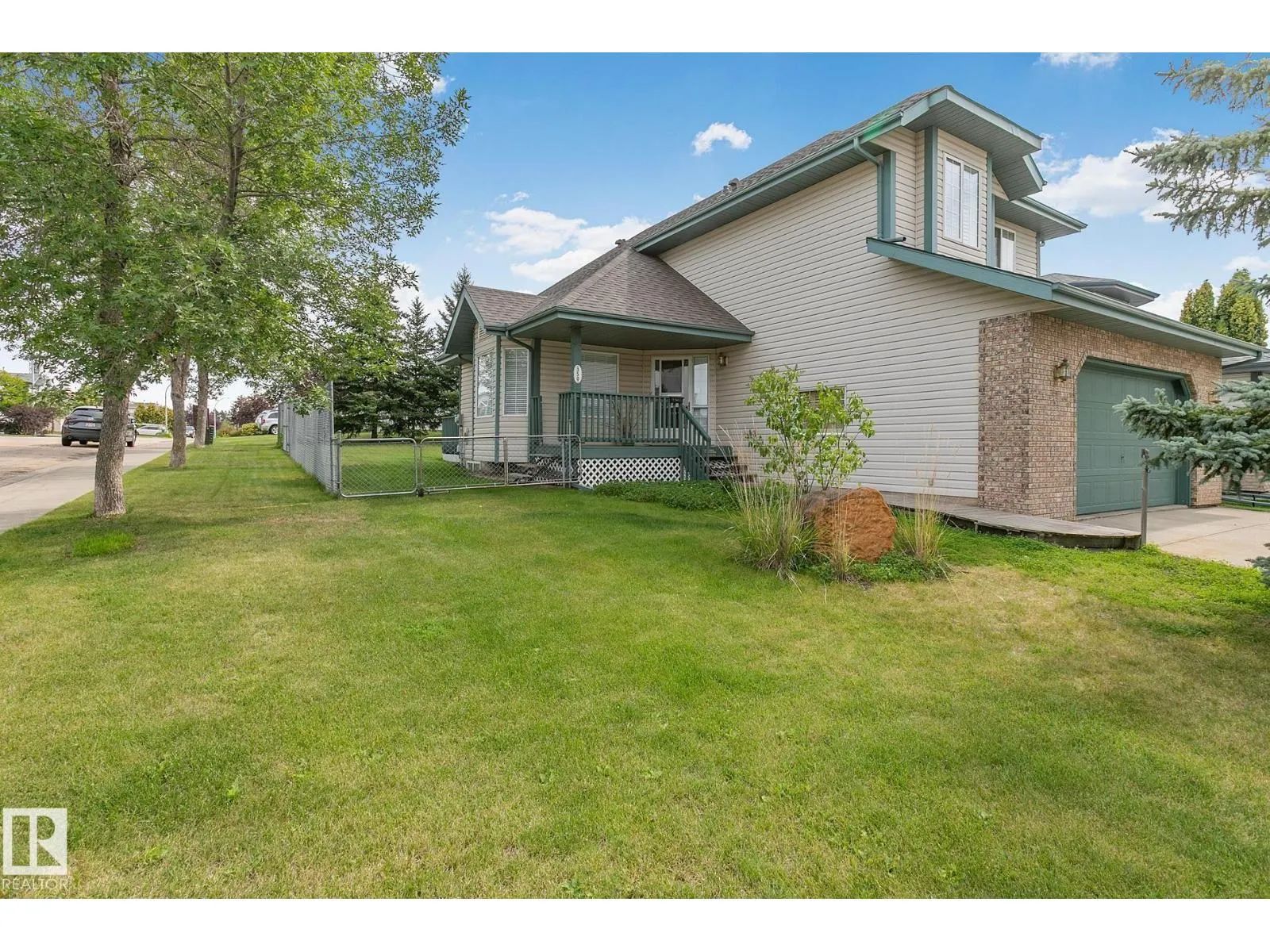 350 LILAC LN
