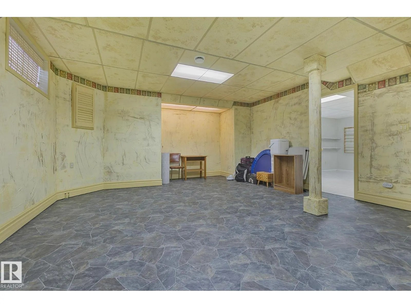 350 LILAC LN