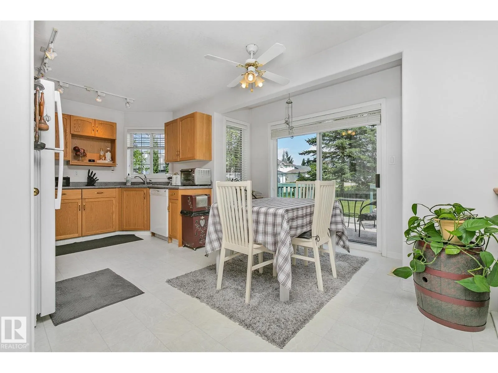 350 LILAC LN