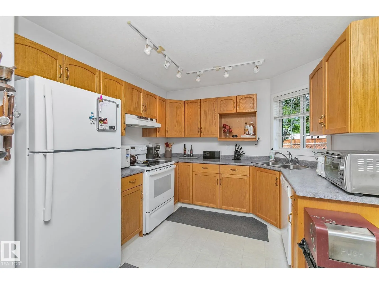 350 LILAC LN