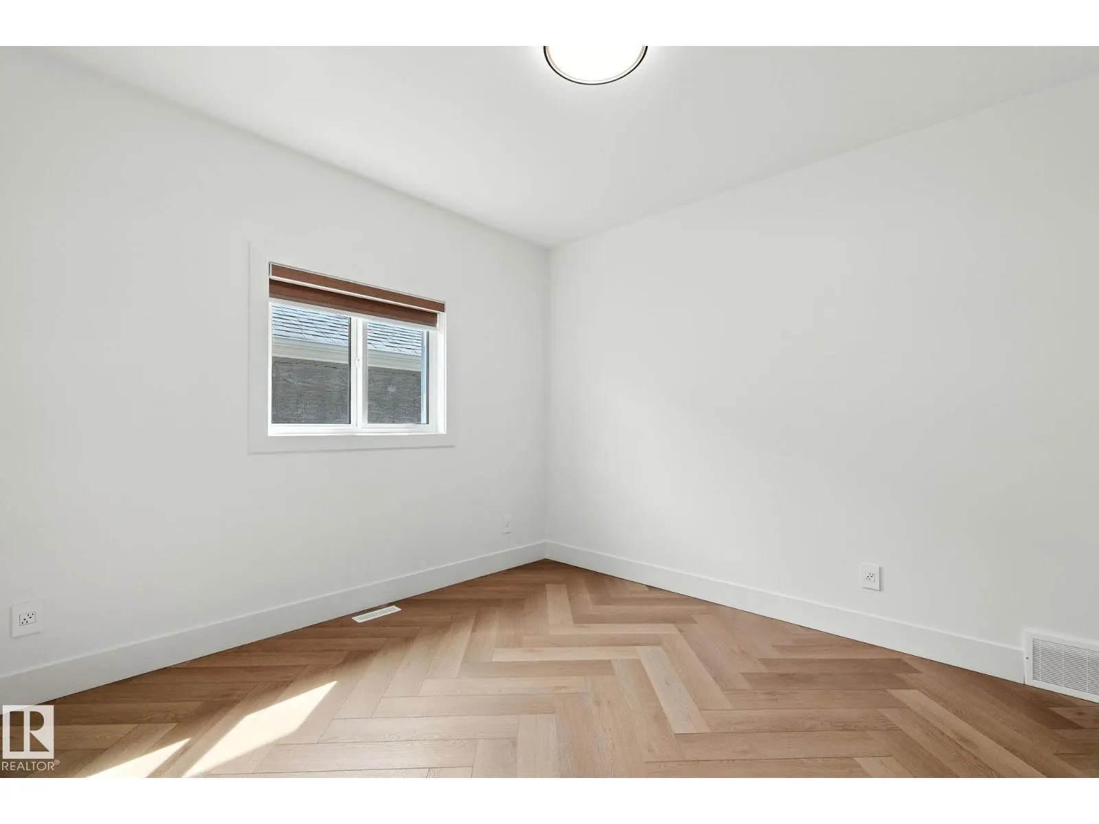 9423 181 AV NW