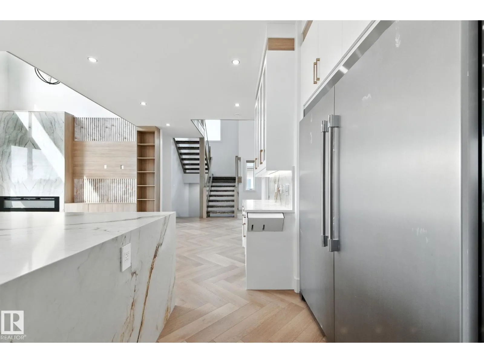 9423 181 AV NW