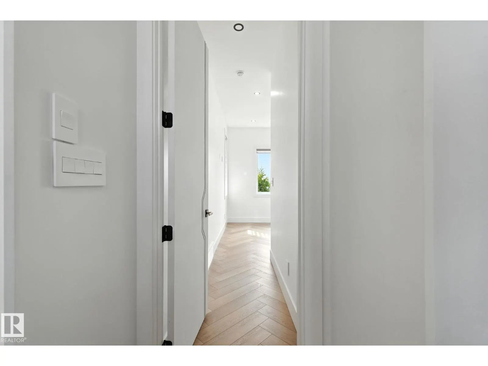 9423 181 AV NW