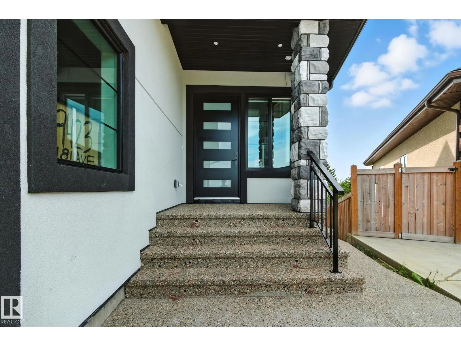 9423 181 AV NW