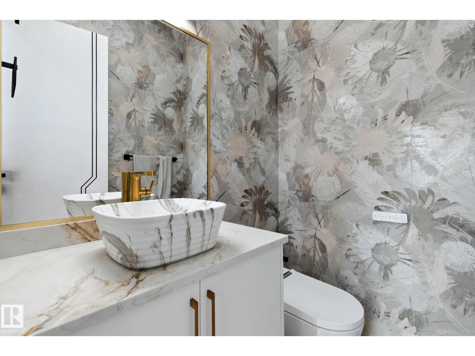 9423 181 AV NW
