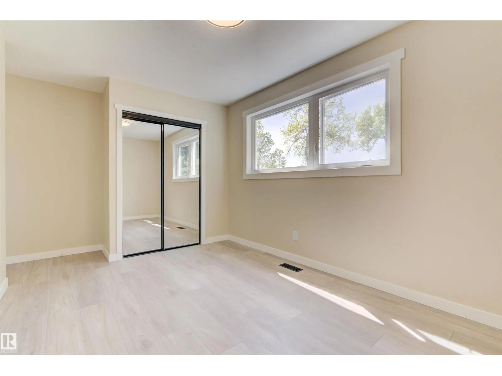 19 GRENFELL AV