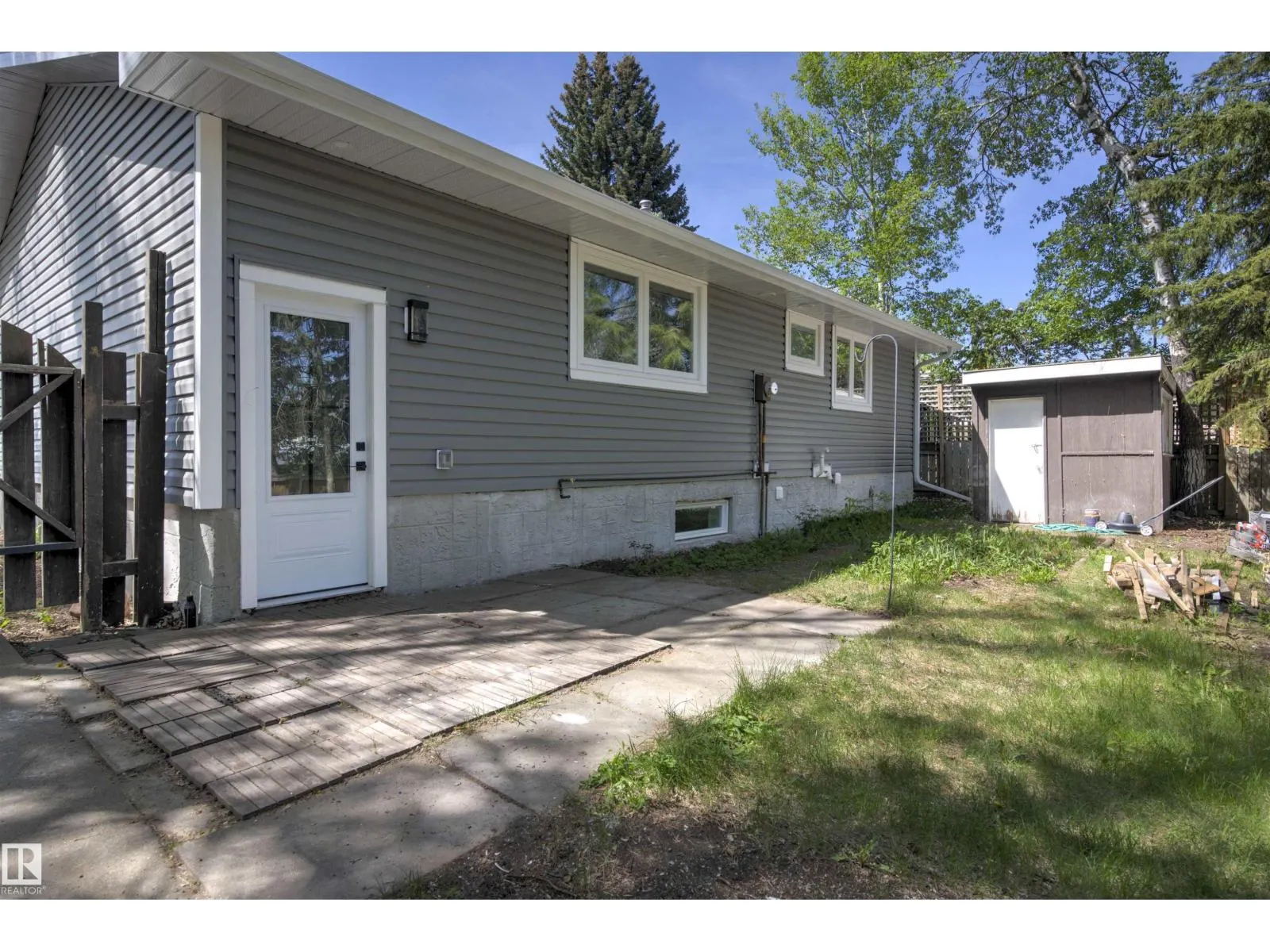 19 GRENFELL AV