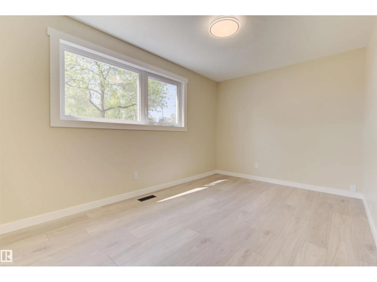 19 GRENFELL AV