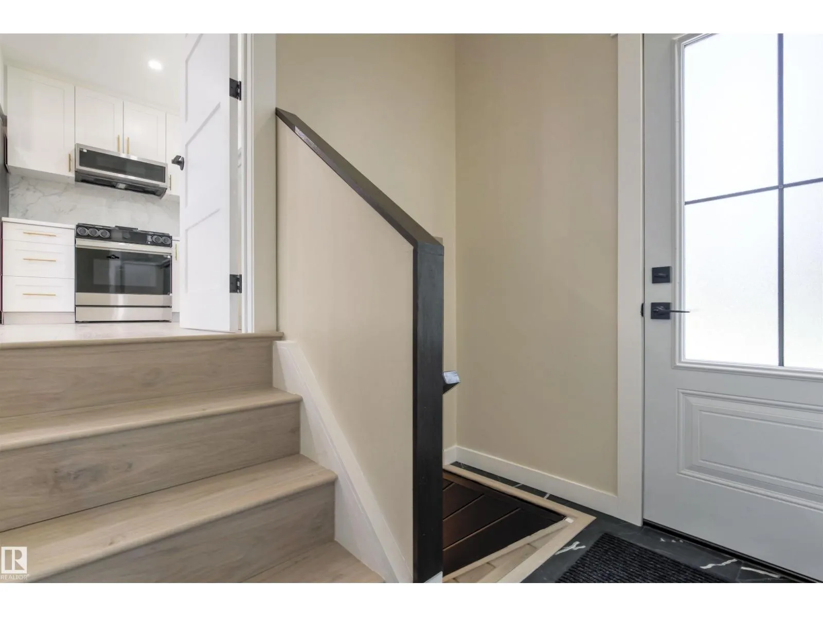 19 GRENFELL AV