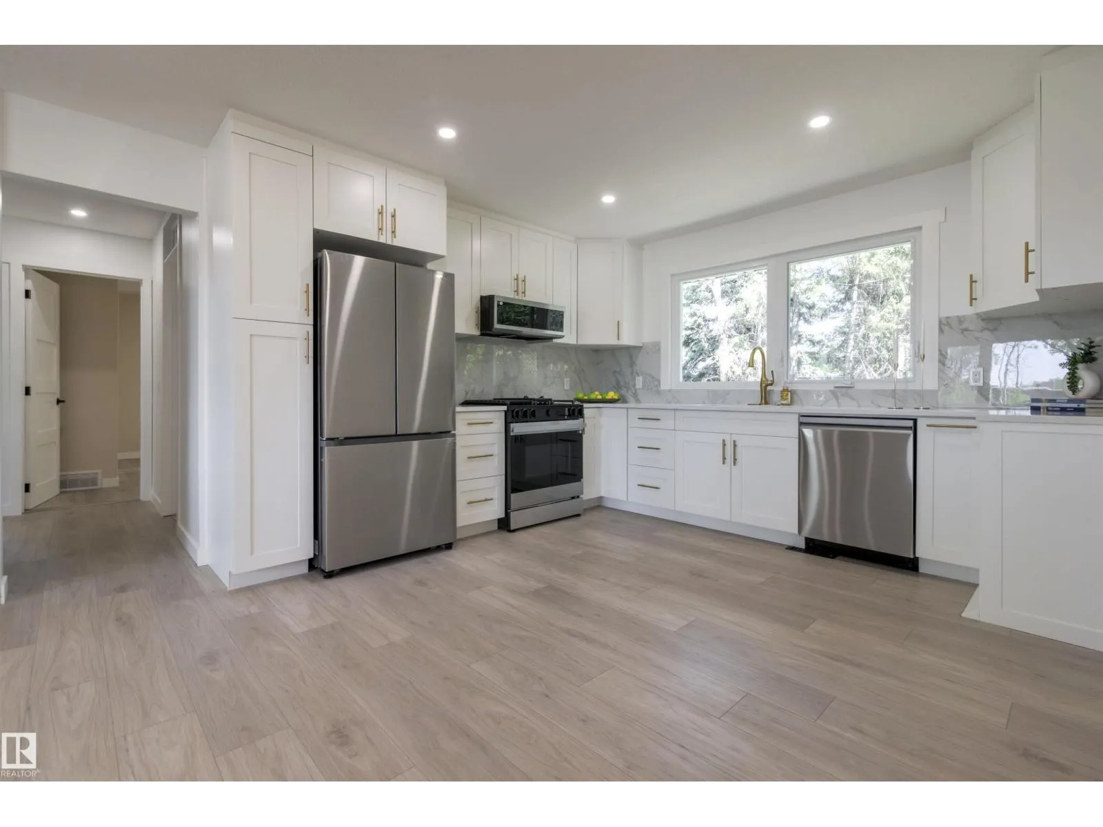 19 GRENFELL AV