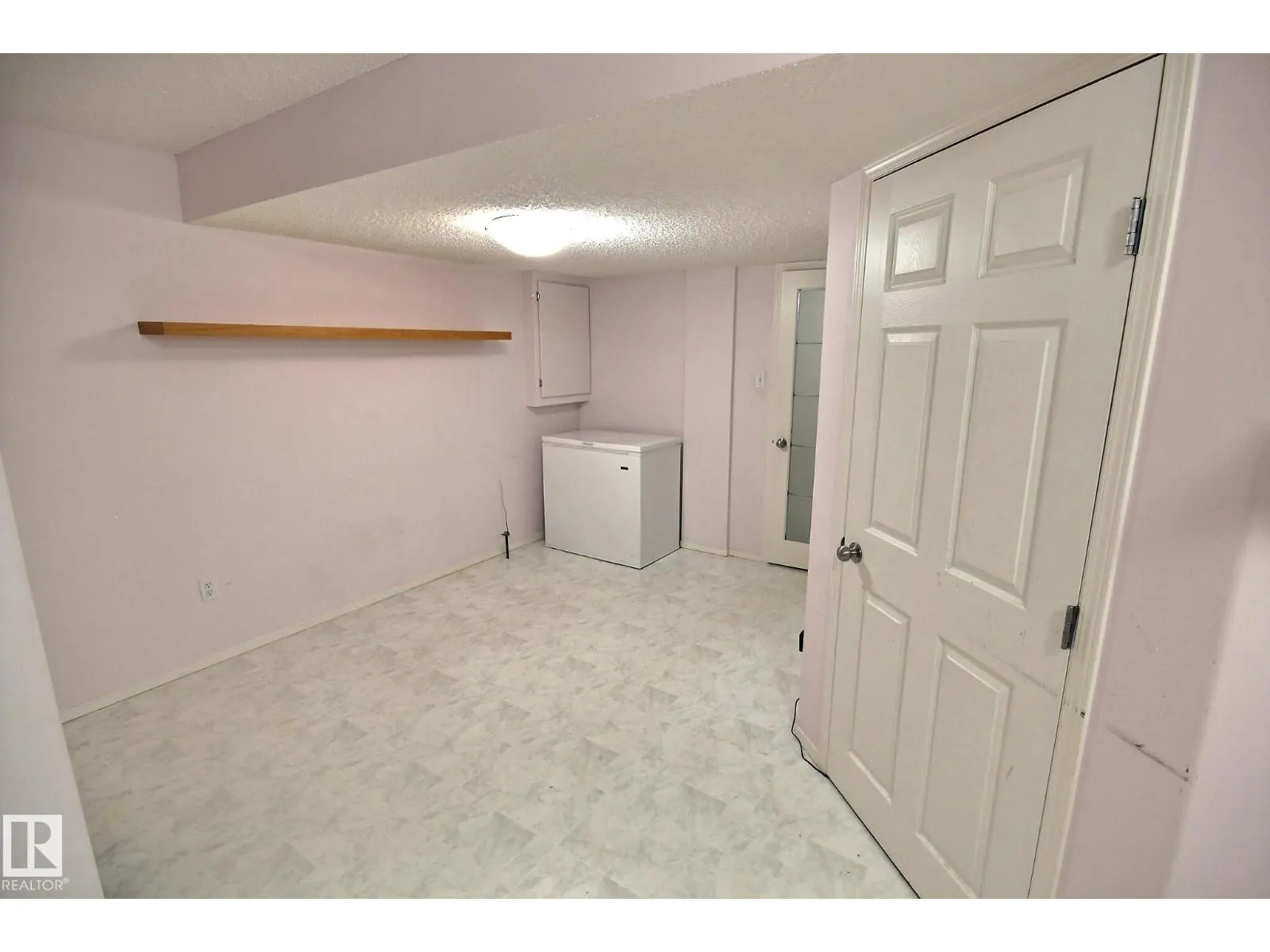 1233 GILLESPIE CR NW