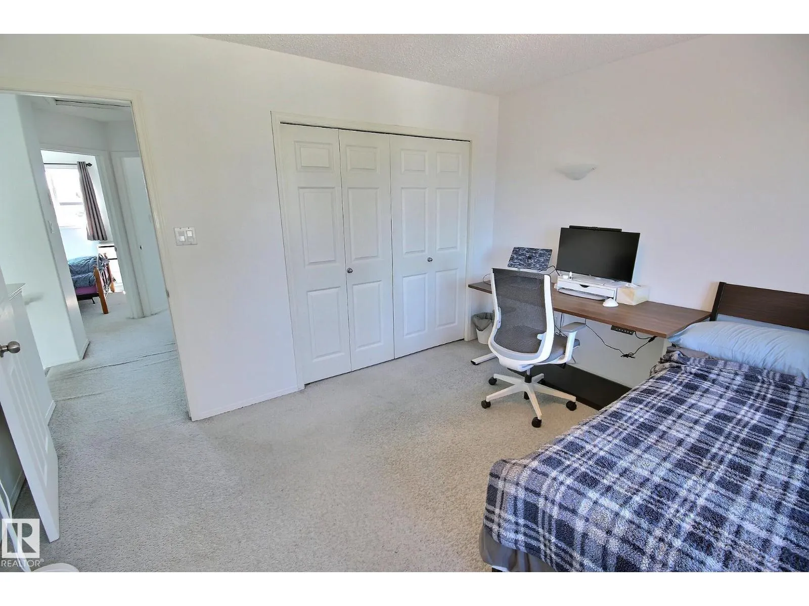1233 GILLESPIE CR NW