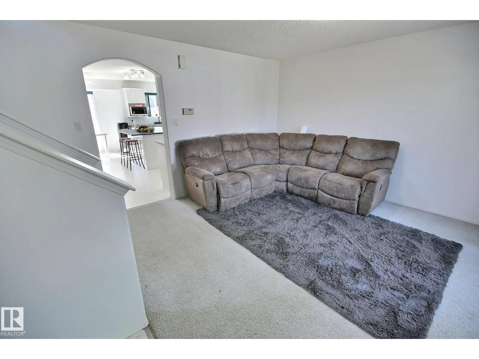 1233 GILLESPIE CR NW