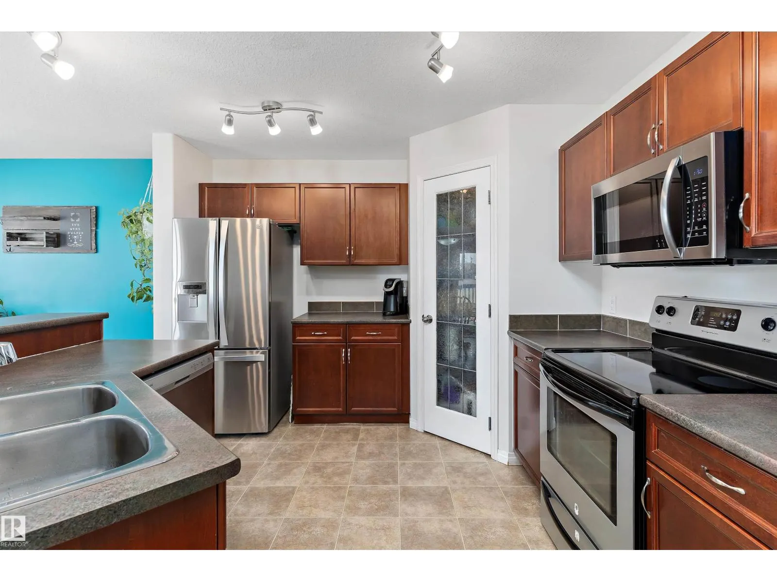 102 Graywood Mews