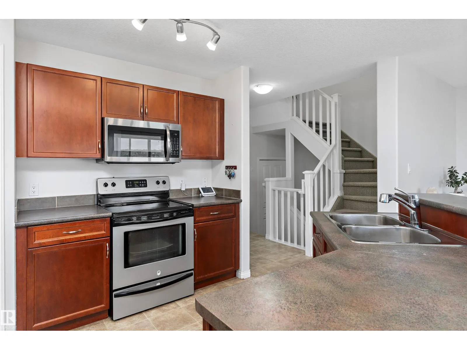 102 Graywood Mews