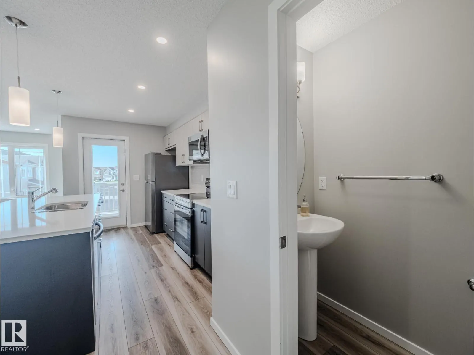 20532 21 AV NW